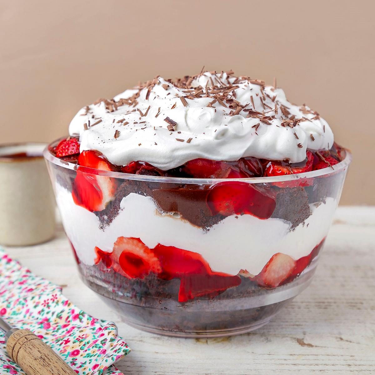 Chocolate Strawberry Punch Bowl Trifle Exps Tohd25 20160 Jonathanmelendez 05