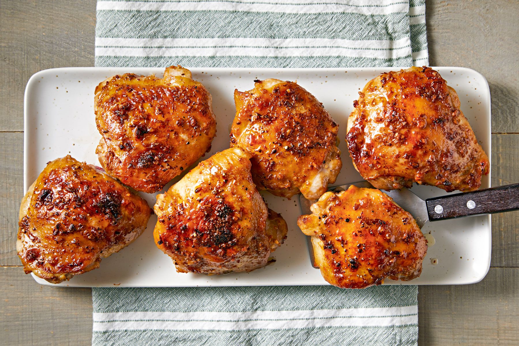 Crispy Garlic Broiled Chicken Thighs