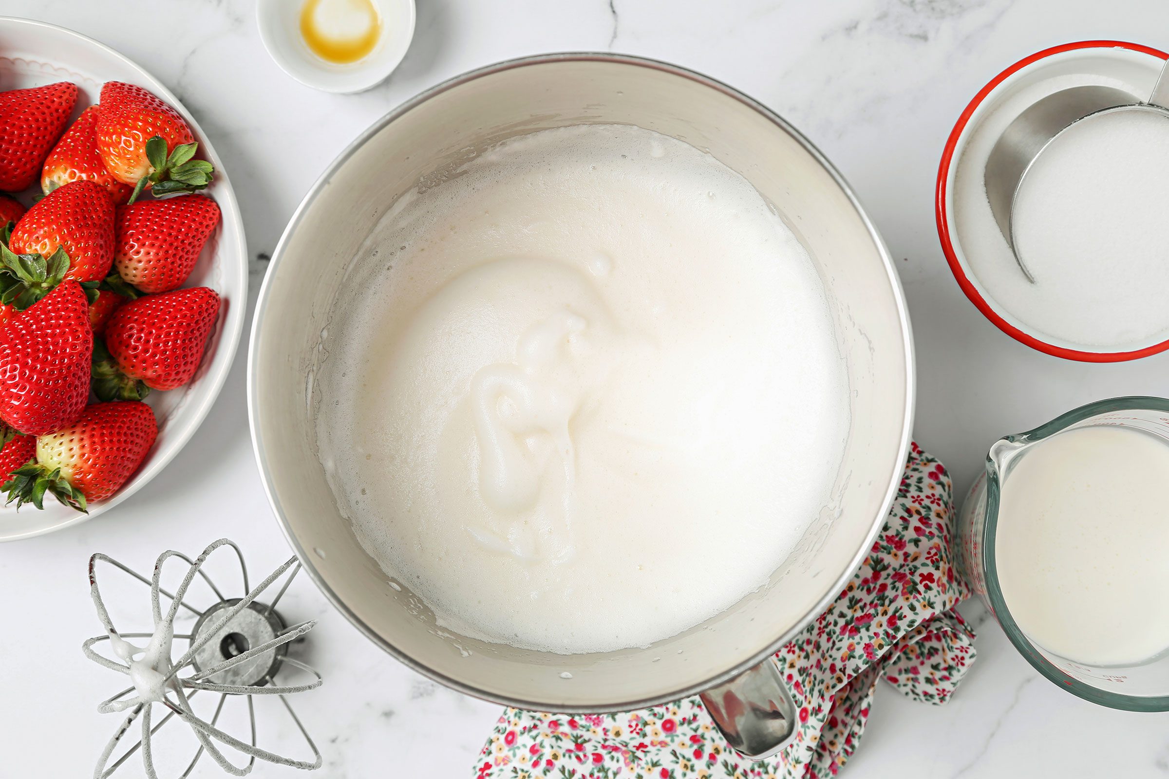 Vinegar, vanilla and salt beaten with egg whites in a big bowl