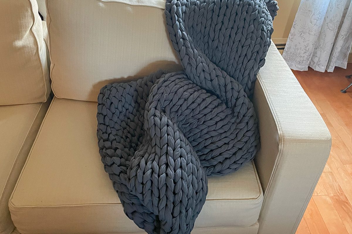 Toha25 Silk & Snow Hand Knit Weighted Blanket Katie Bandurski 02 Ssedit