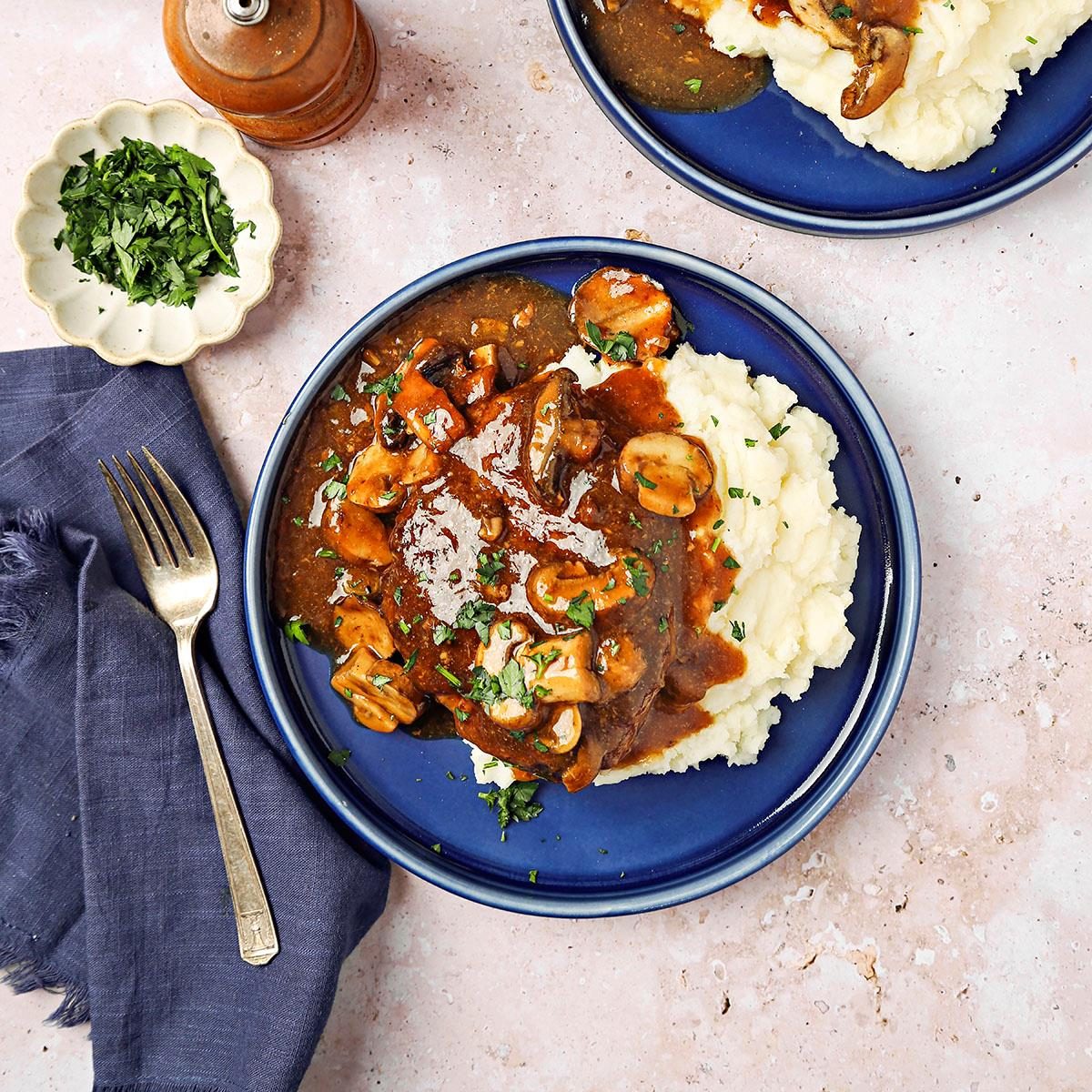 Blue Plate Beef Patties With Gravy Exps Tohd25 10256 Jonathanmelendez 04