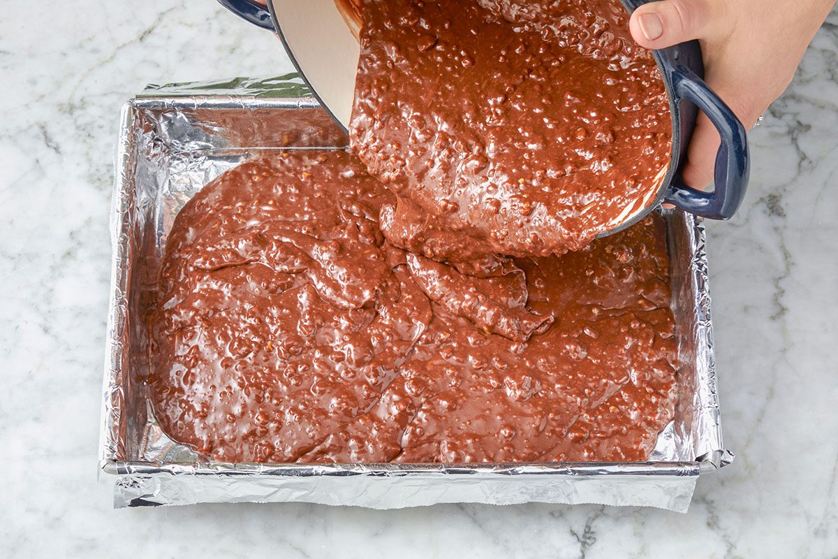 Mixture are pouring in a bakin tray