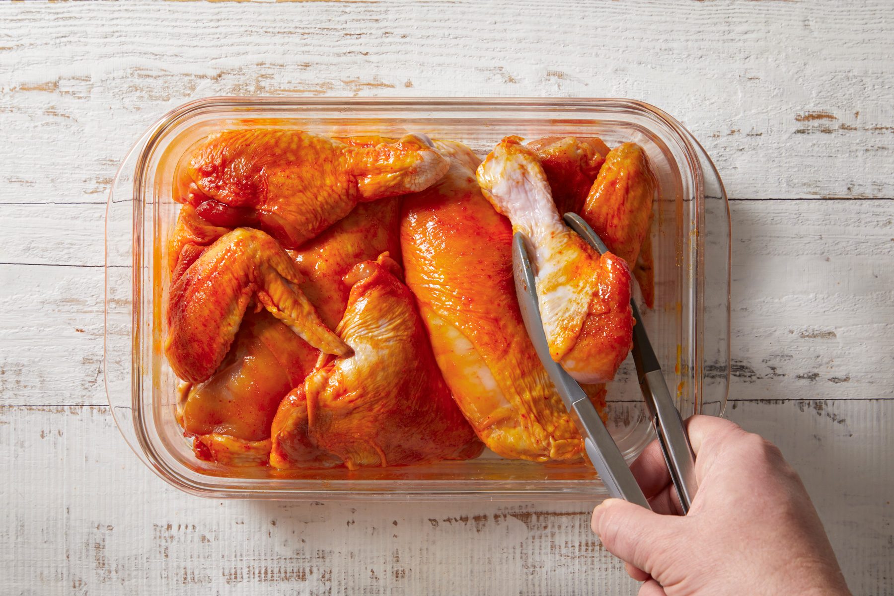 In a large bowl, reusable container with lid or resealable plastic bag, combine 1 tablespoon oil and seasonings. Add chicken and turn to coat;