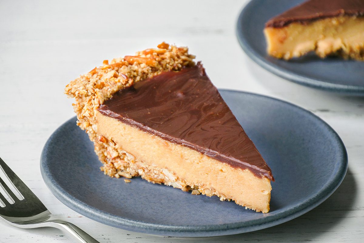 Easy Peanut Butter Pretzel Pie