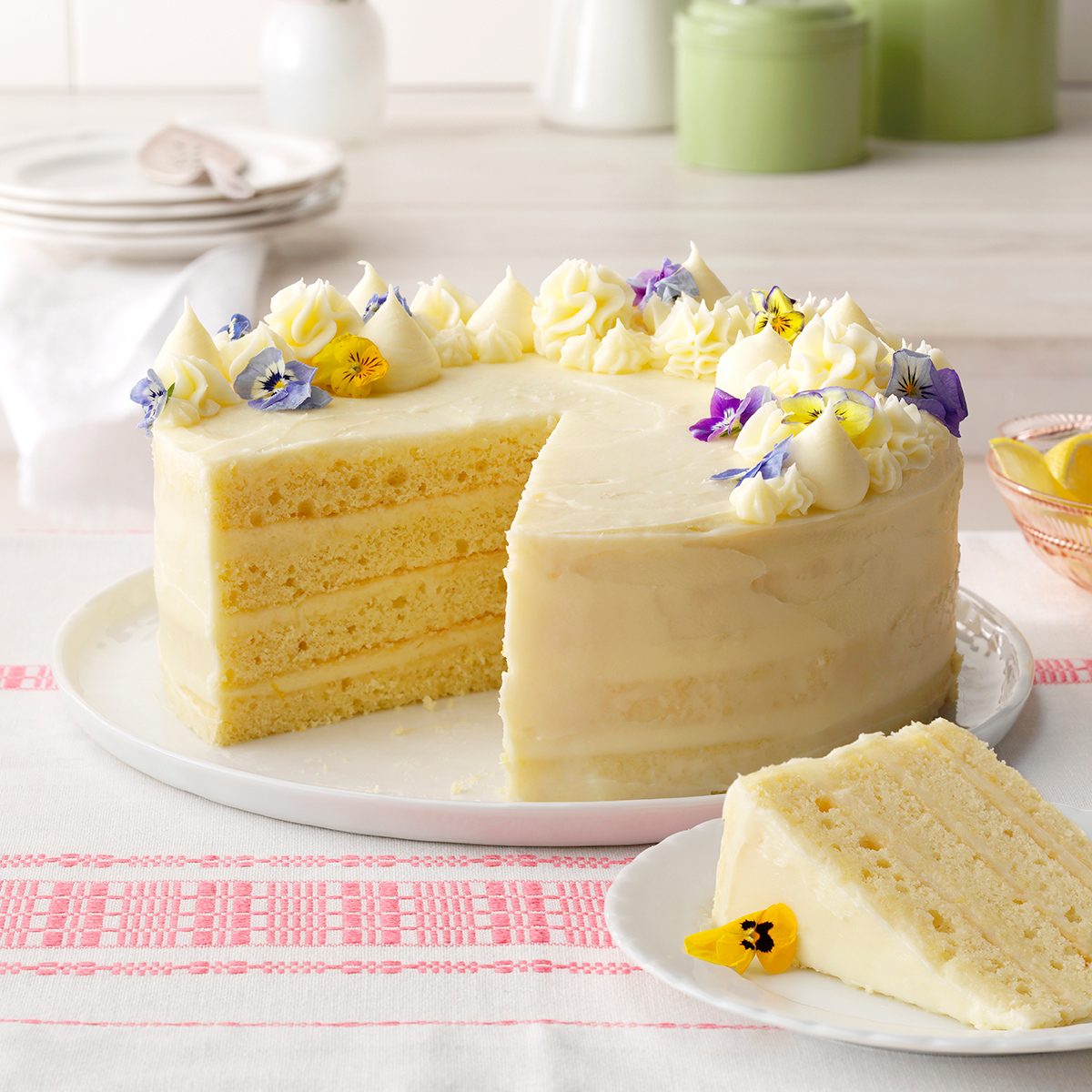 How to Bake a Homemade Wedding Cake