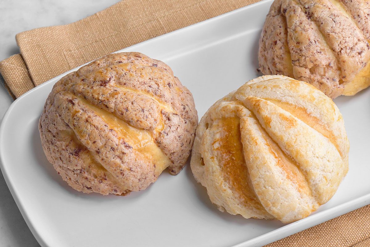 Conchas in a tray, ready to serve