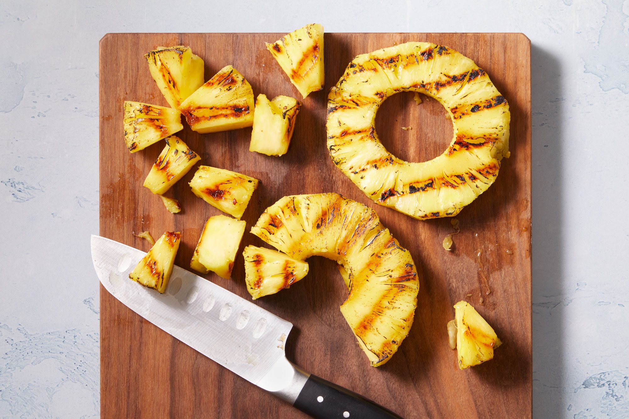 Chop grilled pineapple.