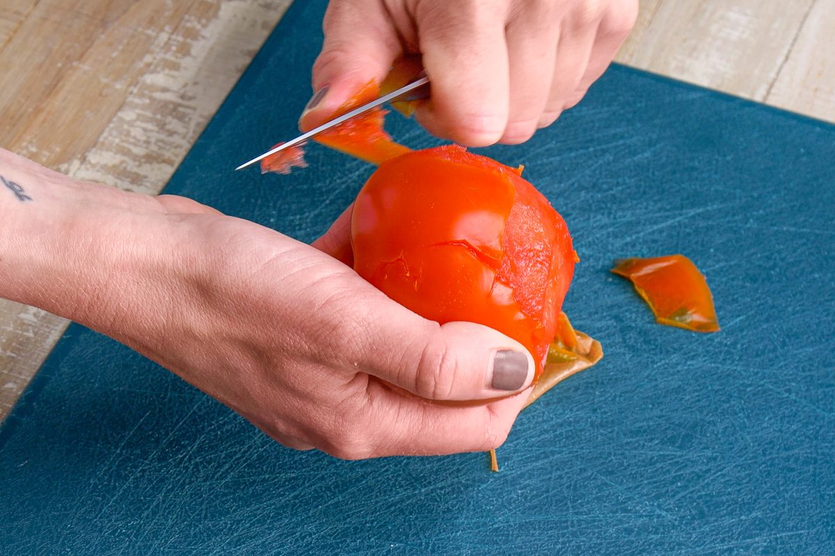 peeling tomato