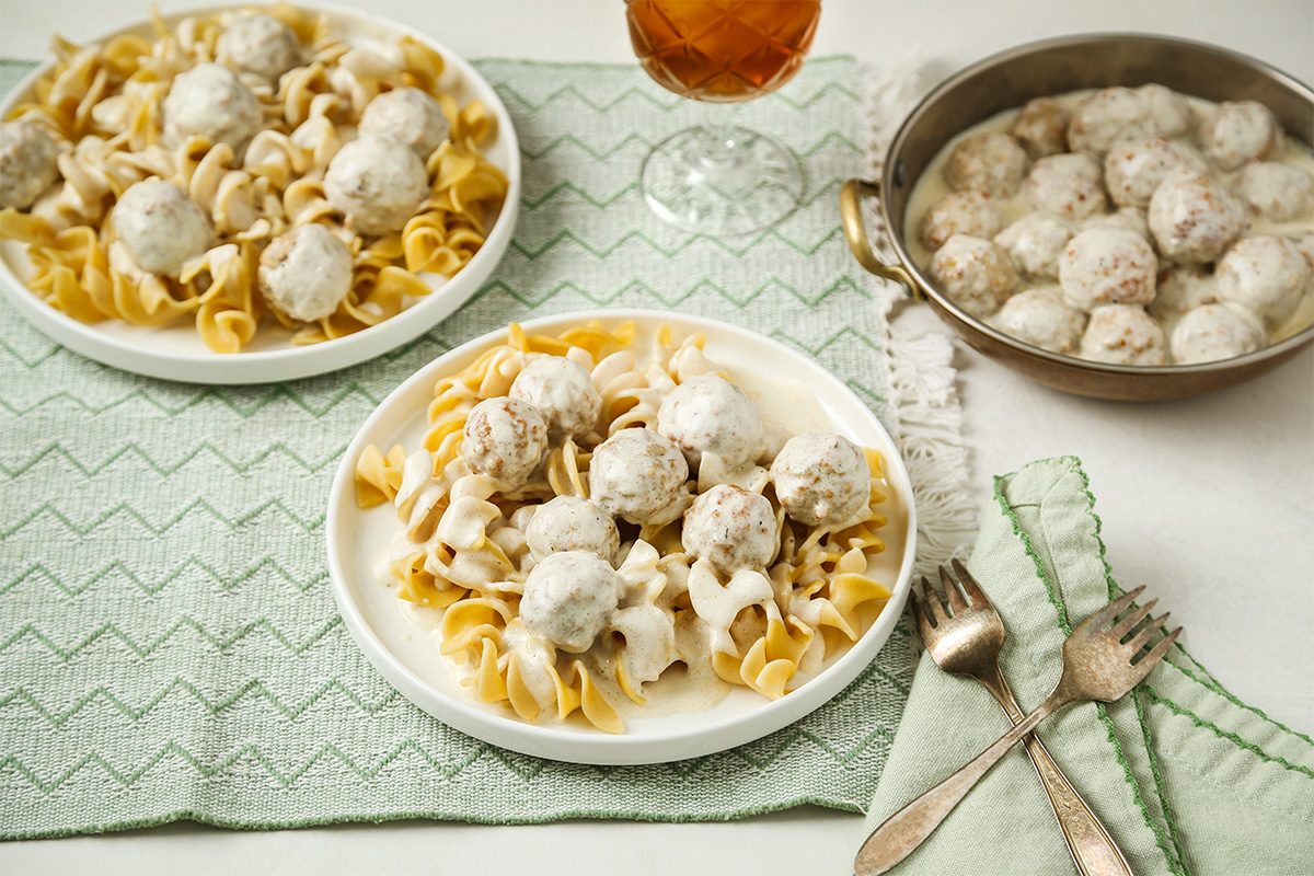 Swedish Meatballs With Alfredo Sauce Tohd25 143319 Jonathanmelendez 01