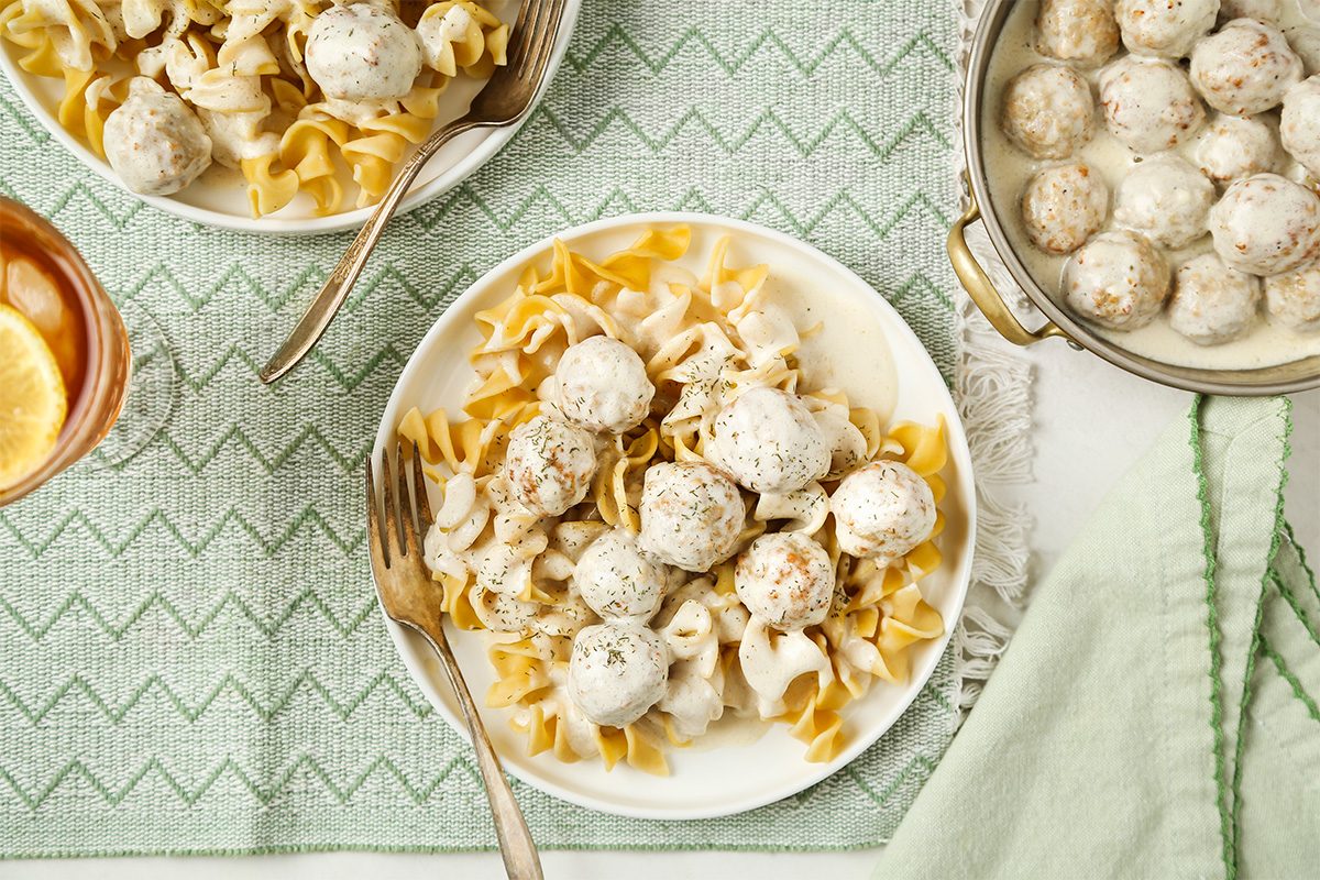 Swedish Meatballs With Alfredo Sauce Tohd25 143319 Jonathanmelendez 02