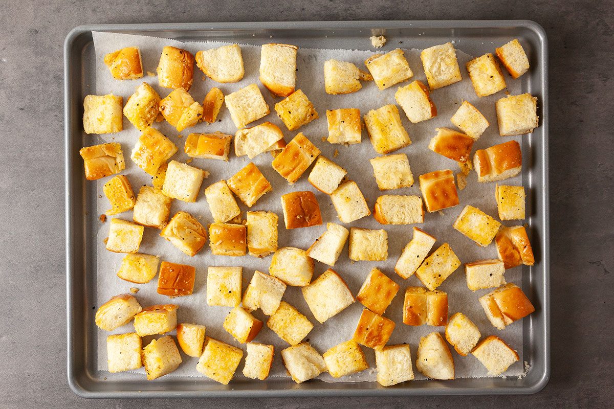 Hawaiian Roll Croutons Tohd25 280585 Sarahtramonte 3