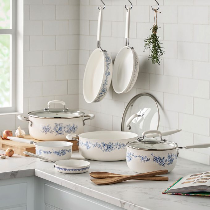 Aluminum And Ceramic Classic Cookware Set