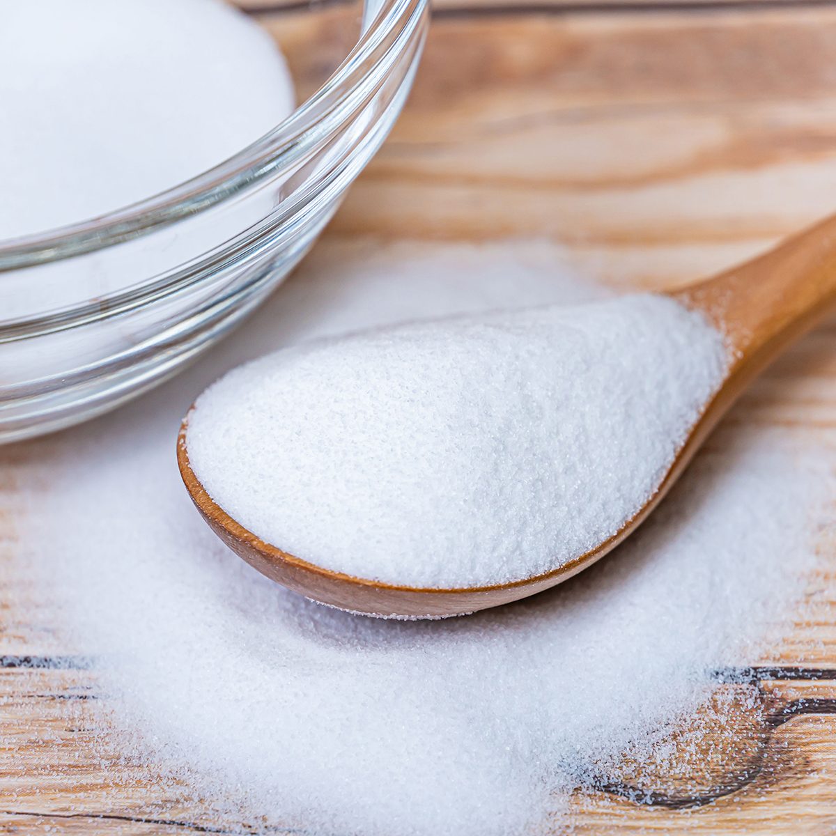 Baking powder on the wooden spoon